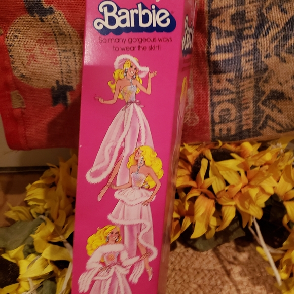 Pretty in Pink Barbie - Picture 2 of 6